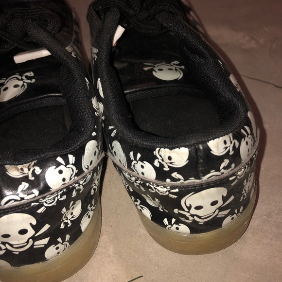 Selling black skull shoes for men. - Picture 3 of 5